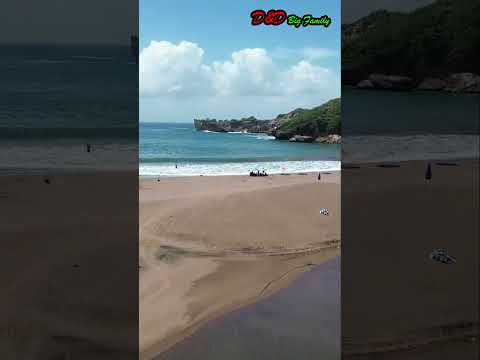 Jangan lewatkan Pantai Baron di Gunung Kidul! Suasana yang menenangkan dan keindahan alamnya bikin betah berlama-lama....