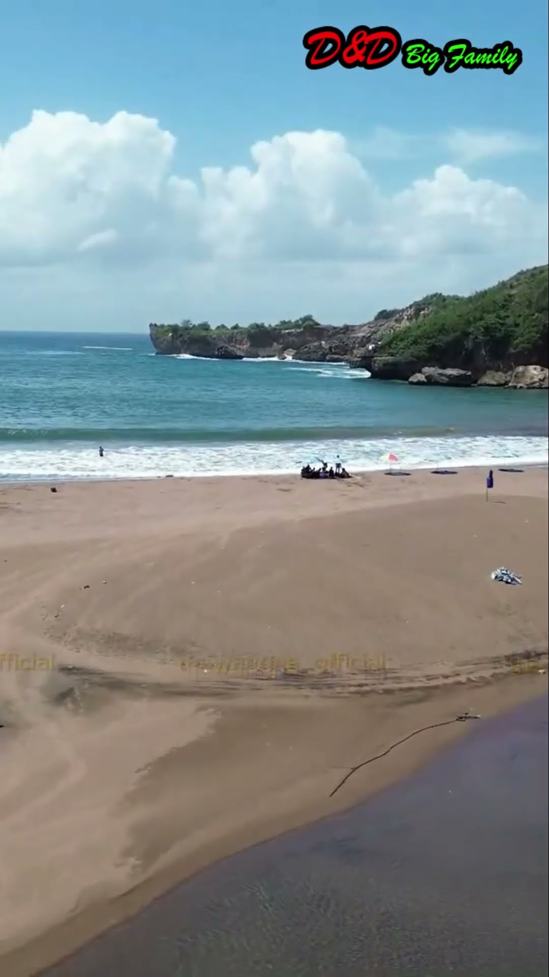 Jangan lewatkan Pantai Baron di Gunung Kidul! Suasana yang menenangkan dan keindahan alamnya bikin betah berlama-lama....