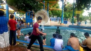 preview picture of video 'Swimming at largest water park of Pakistan Sozo water park Lahore  ( sozo su park,en büyük su parki)'