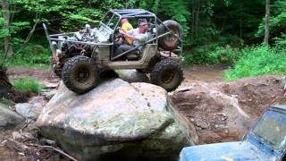 preview picture of video 'Samurai Suzuki on a big rock @ Wellsville, OH'