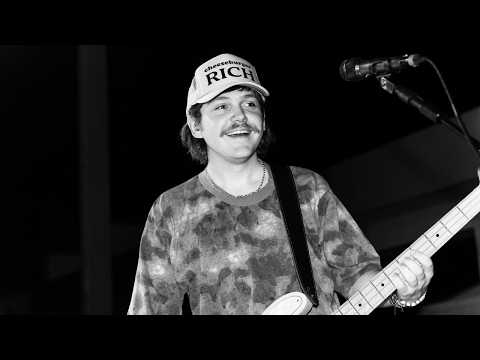 The Runarounds Jesse Golliher, 촬영장과 72회 투어의 베이스 톤