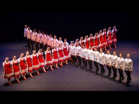 Presentación Del Baile Folclórico Ruso "La Doncella"