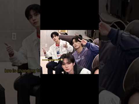 lee know urge to stay close to seungsung ✋😭 #leeknow #han #seungmin #skzcode #straykids 2min minsung