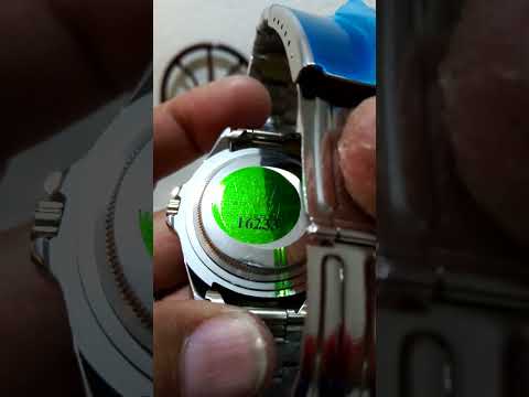 reloj rolex análogo fechador al 3 manecillas plateadas número de serie 16233 de hombre metal copia.