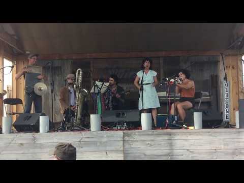 Tamar Korn performing Sunshine by Irving Berlin at the Oldtone Roots Music Festival