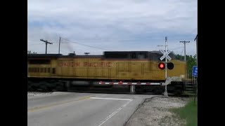 preview picture of video 'Union Pacific Freight Train Through Wadsworth'