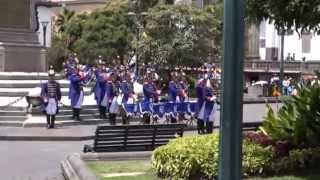 preview picture of video 'Relevo de Guardia Presidencial - Quito - Ecuador 2014'