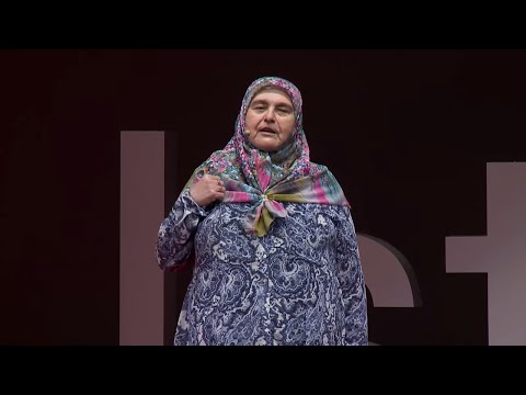 Bana Bakıp Bu Teyze mi Gezmiş Diyorlar? | Gezgin Teyze Ayşe Kurucu | TEDxIstanbul