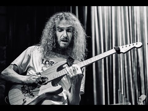 Guthrie Govan Groove (Funk Fusion Backing Track) - Key of C minor
