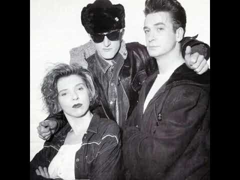 The Beatmasters feat. Betty Boo - Hey DJ, I Can't Dance To That Music You're Playing