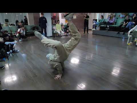 profi 1x1 bboy Amazing Troll vs bgirl QWERTY - "ALL OPTION" break dance battle