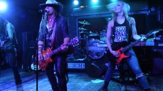 SURRENDER SOUNDCHECK LIVE MEMBERS OF ALICE COOPER Lucky Strike