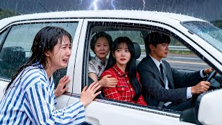 In Danger,My Family Chose The Adopted Daughter Over Me.Reborn,I Became The Richest—They Regretted It