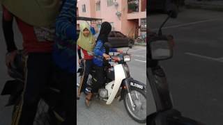 Download lagu Budak darjah 6 baru belajar bawa motor mp3 Download lagu Budak darjah 6 baru belajar bawa motor mp3