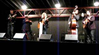 Rhonda Vincent SPBGF 2009 05 29 2225 2 songs 08:15