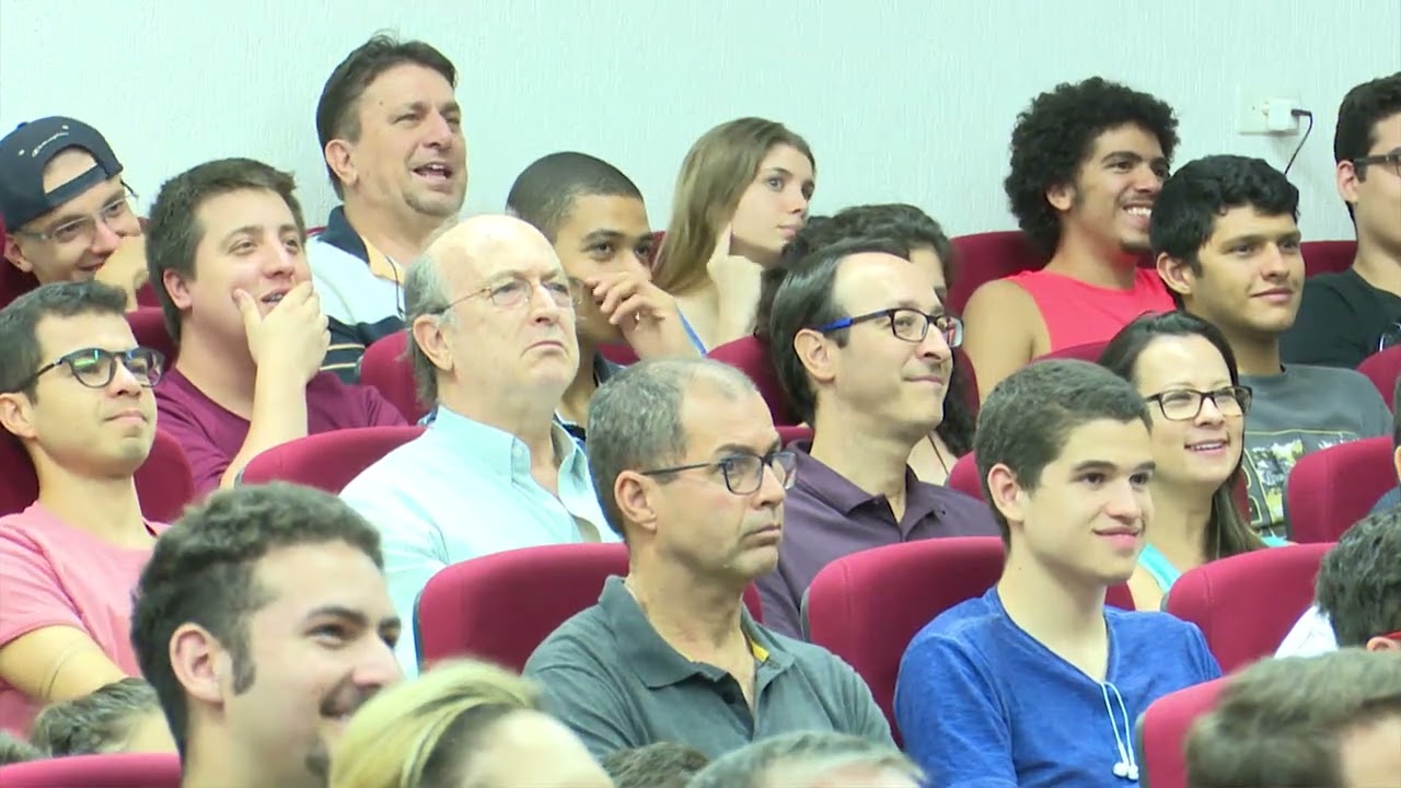 Relatividade Geral entortando nossa visão do universo.