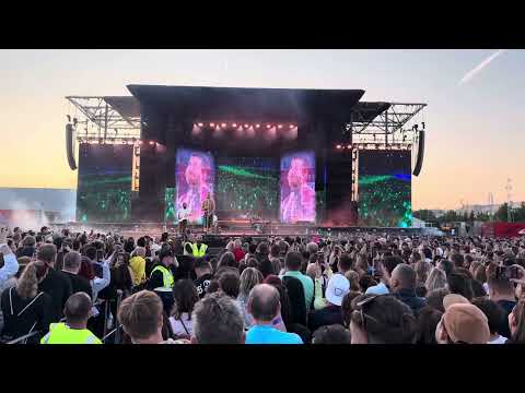 Dan Reynolds tried to pronounce "Praha"