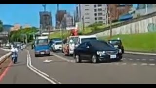 你們這群排隊的笨蛋