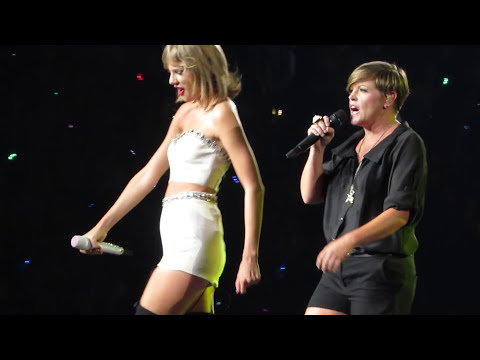 Goodbye Earl - Taylor Swift & Natalie Maines (The Chicks) - 1989 World Tour - Augus 24th 2015