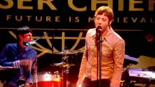 Kaiser Chiefs - Kinda Girl You Are (Live on Lee Mack&#39;s Show)