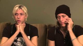 The Garden - "All Smiles Over Here :)" (Commentary)