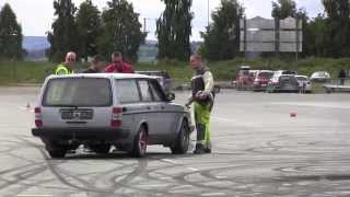 preview picture of video 'Kenneth med sin Volvo stasjonsvogn Burner på Hamar Burnout Show 2014 Video 10'