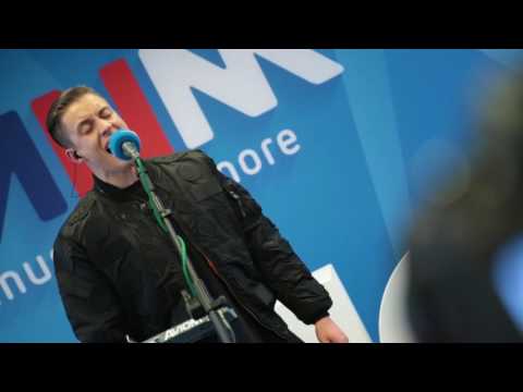 MNM: Loïc Nottet - Million Eyes (live)