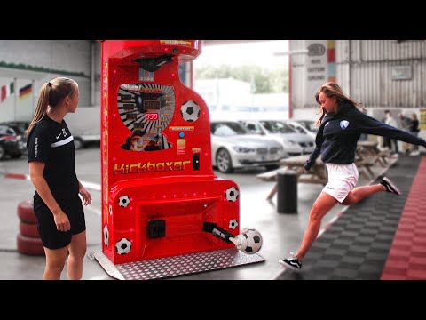Footballer VS Punch Maschine!