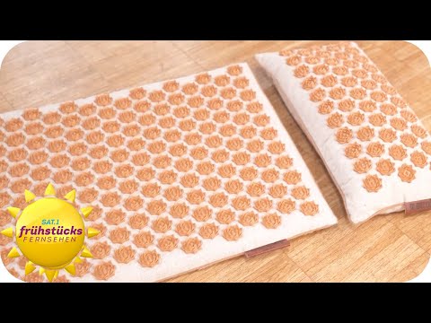 Mit Stacheln zur Entspannung - Akupressur-Matte gegen Rückenschmerzen? | SAT.1 Frühstücksfernsehen