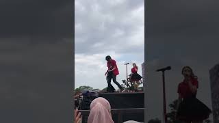 Download lagu Playlist Live Festival 2.0 The Virgin - Belahan Jiwa (intro) mp3