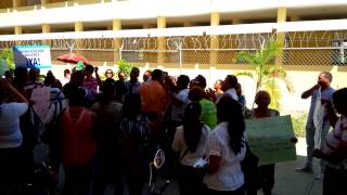 preview picture of video 'Piquete de maestros y directores al Distrito Educativo 03-01 de Azua'