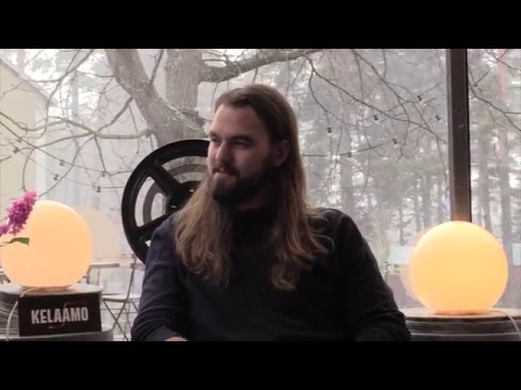 Haastattelussa ohjaaja Mads Erichsen