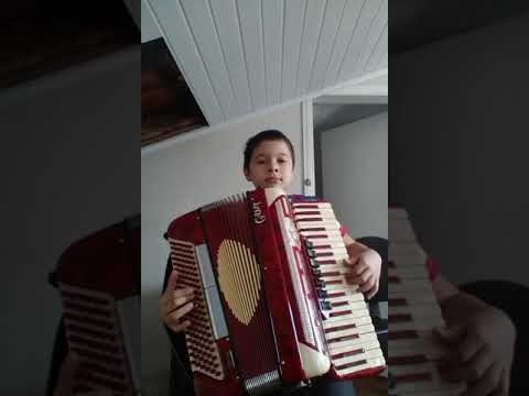 bailinho na capela no acordeon-vini gaiteiro