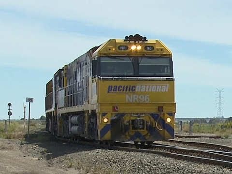 2AM3 Australian Freight Train & a smart ForTwo at Level Crossing - PoathTV Railway Movies