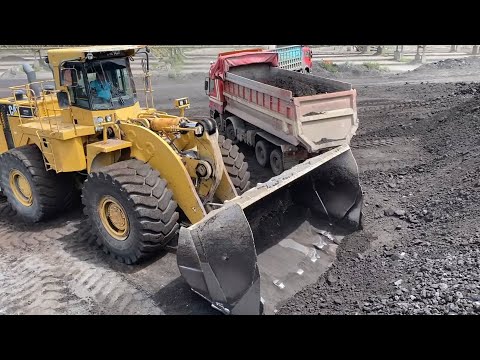 Caterpillar 990 Wheel Loader Loading Coal On Trucks