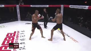 怂了？中国硬汉身体强壮如牛却不敢主动进攻，想打防守反击战？