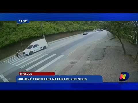 Mulher é atropelada na faixa de pedestres em Brusque