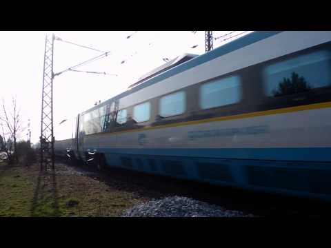 Průjezd vlaku SC 511 PENDOLINO - Praha-Radotín (u trati) (FullHD)
