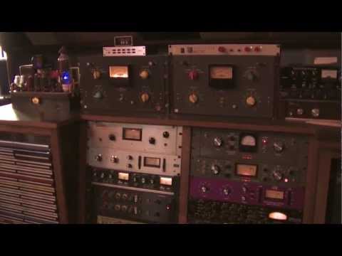 Vintage King House Of Rock Giveaway