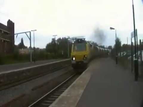 Freightliner PowerHaul 70007 clags and thrashes through Walsall with a 2 tone