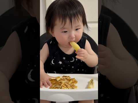 Baby Valerie can’t wait to eat #babyvalerie #hungrybaby adorable baby eating moment cute baby voices