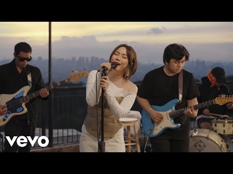 Yeng Constantino - Kung Uulitin (Official Live Performance)