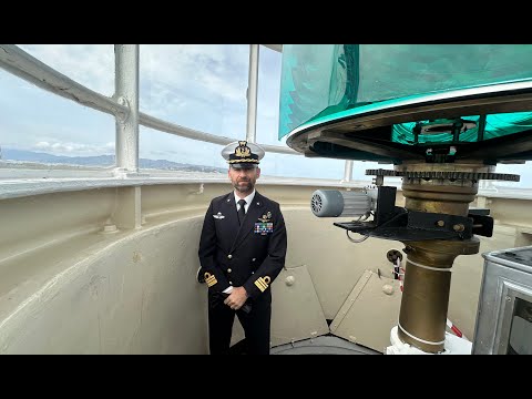 La sua luce verde guida i naviganti nello Stretto: viaggio dentro il Faro di Capo Peloro