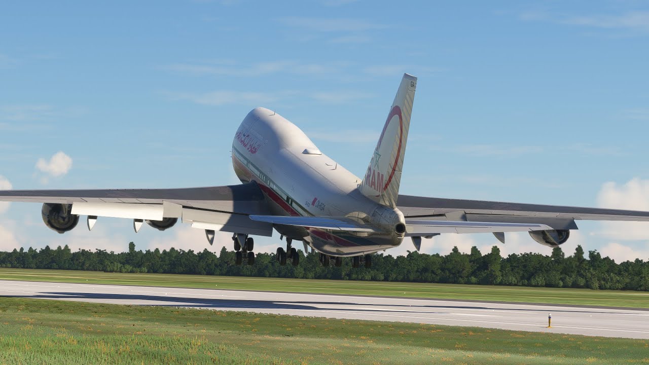 Dangerous Landing Boeing 747 Landing at George Bush Airport