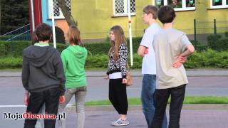 preview picture of video 'Oleśnica - gimnazjaliści tańczący pod MOKiS-em'