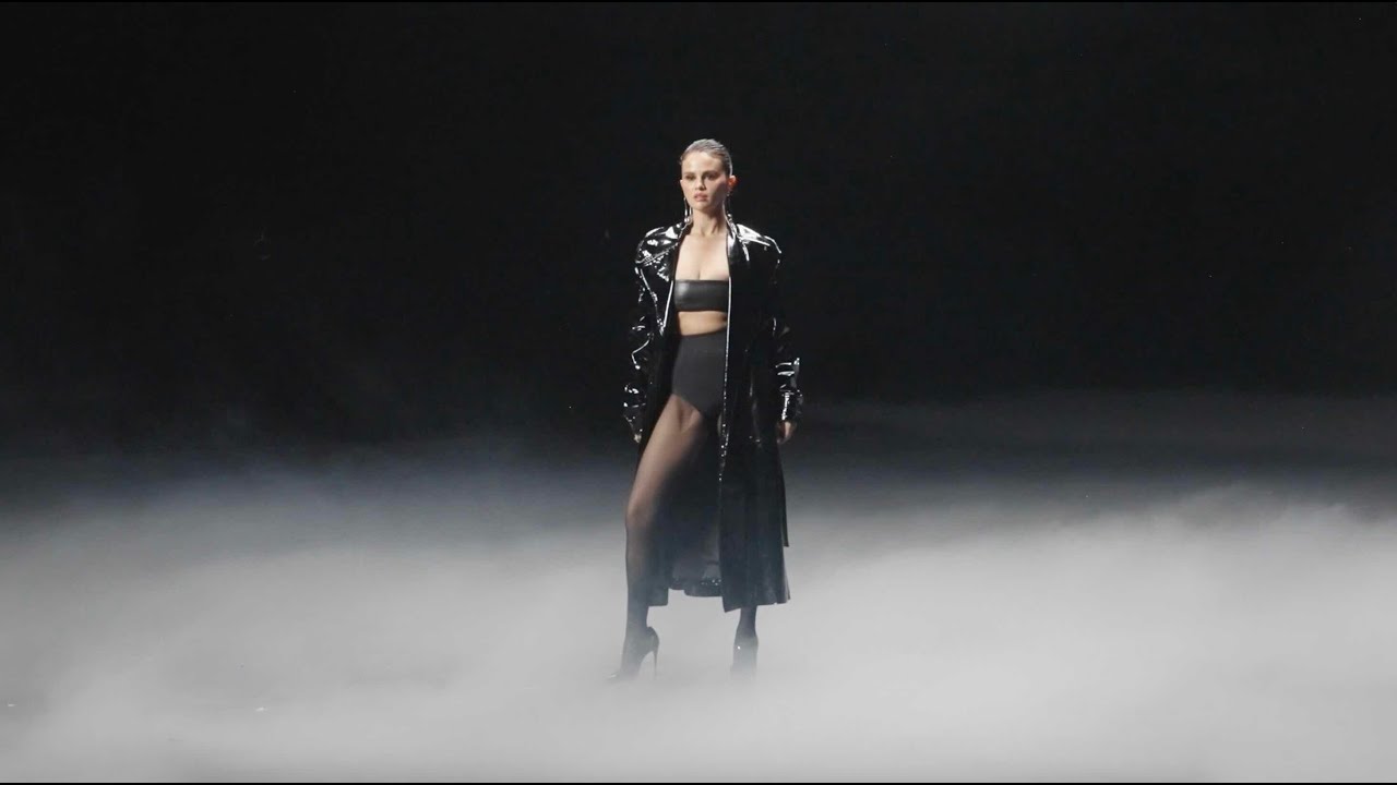 Selena Gomez - In The Dark (Behind The Scenes)