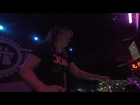 D-Fly @ Sunnyvale, Brooklyn bv Driven AM