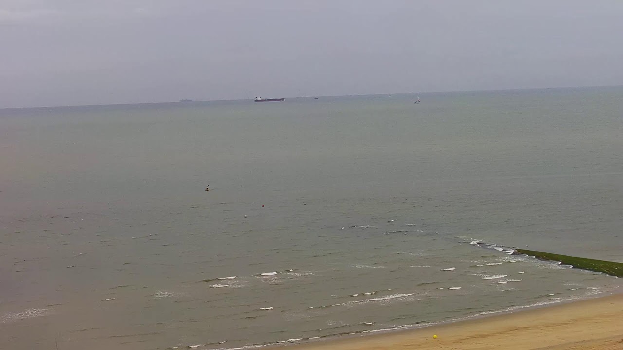 Live webcam view of Playa de Wenduine y su rompeolas