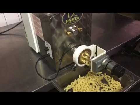 Pasta extruder