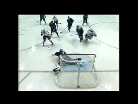 Roberto Luongo flashes the leather to deny Michael Grabner Nov 13 2011